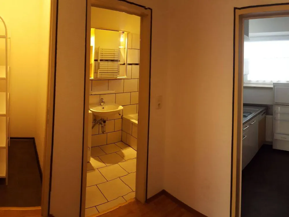 Well-maintained, sunny 1-room apartment, near subway, from private owner
