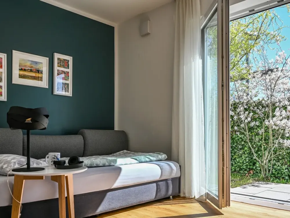 moderne WG Zimmer in 3 er WG mit Balkon - Wintersemester