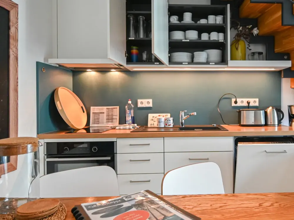 moderne WG Zimmer in 3 er WG mit Balkon - Wintersemester