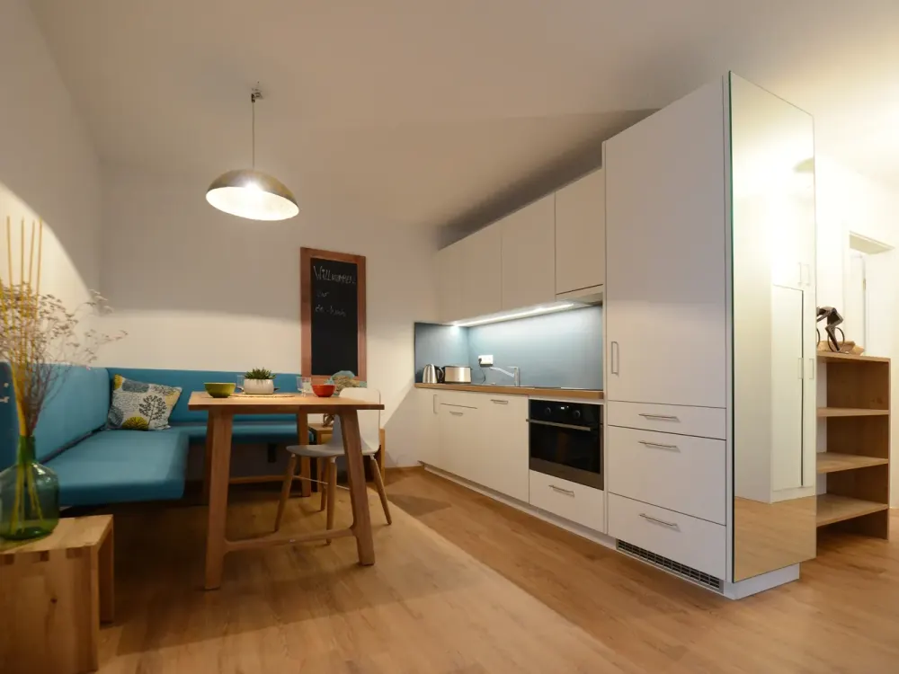 moderne WG Zimmer in 3 er WG mit Balkon - Wintersemester