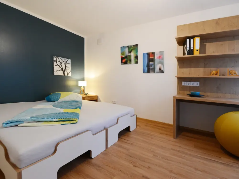 moderne WG Zimmer in 3 er WG mit Balkon - Wintersemester