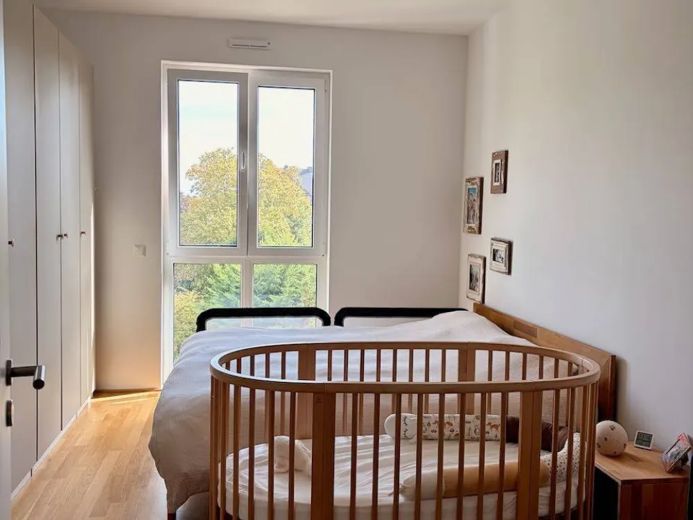 Bright 4-Room Penthouse Apartment with Large Roof Terrace