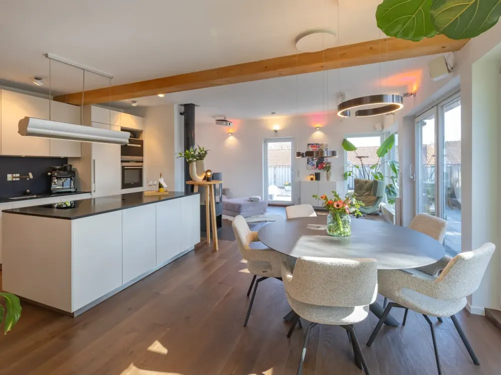 Exklusives Luxus-Penthouse mit großer Dachterrasse, teilmöbliert zu vermieten