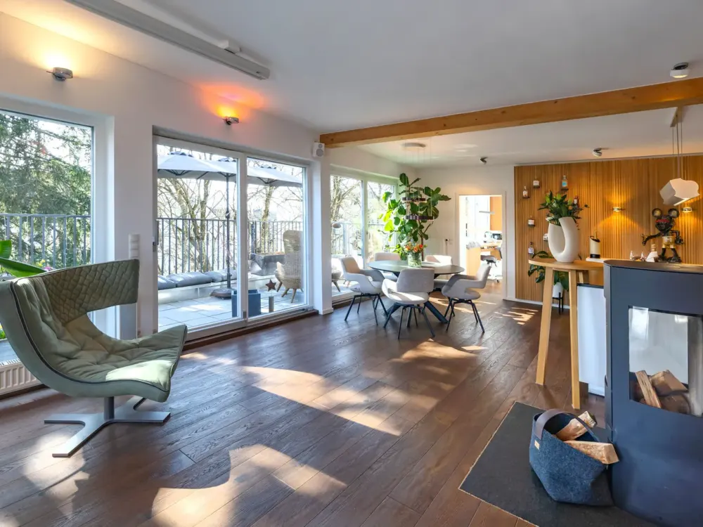 Exklusives Luxus-Penthouse mit großer Dachterrasse, teilmöbliert zu vermieten