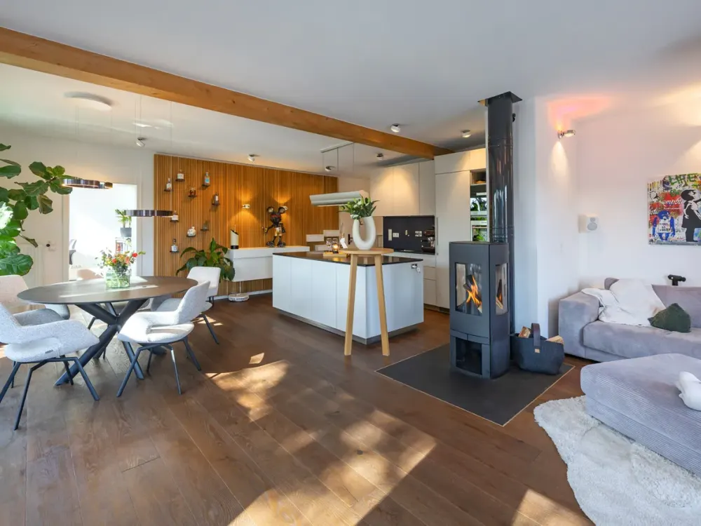Exklusives Luxus-Penthouse mit großer Dachterrasse, teilmöbliert zu vermieten