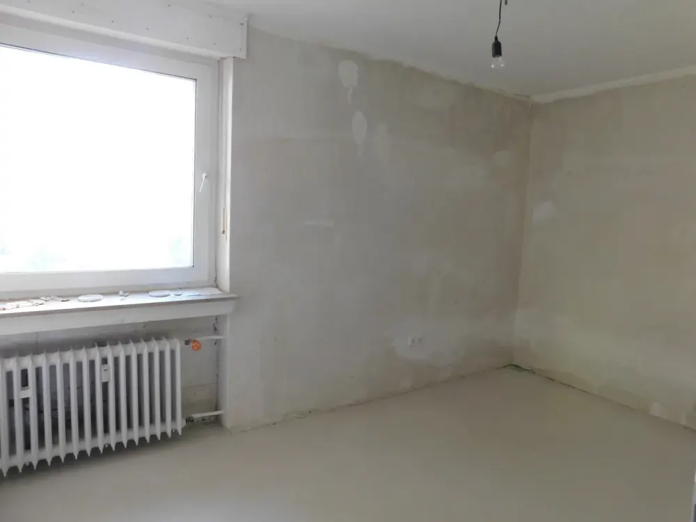 Einzugsbereit im Erdgeschoss! Großzügige Wohnung mit drei Zimmern und Balkon!