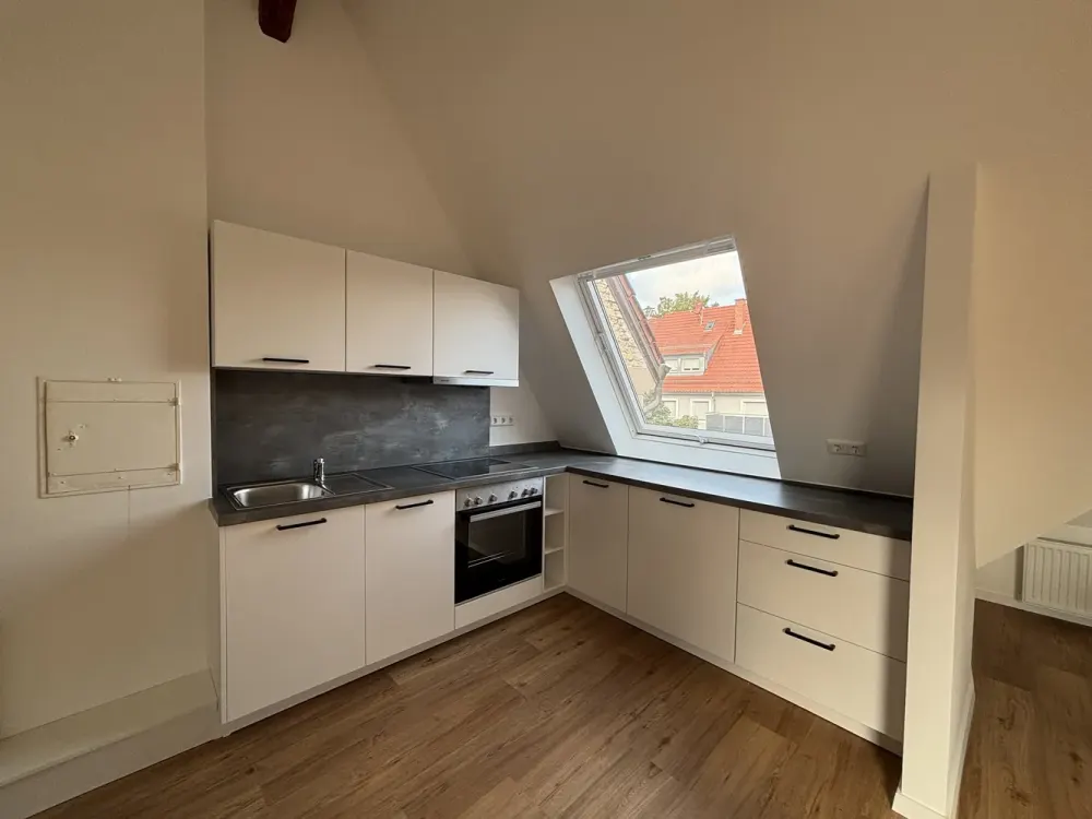 Möblierte, helle Dachgeschosswohnung nach Sanierung