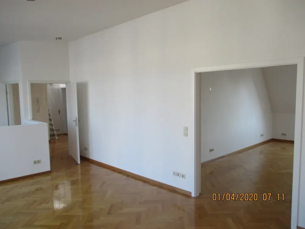 Wunderschöne 4-Raum Dachgeschoß-Altbauwohnung im beliebten Friedrichshain