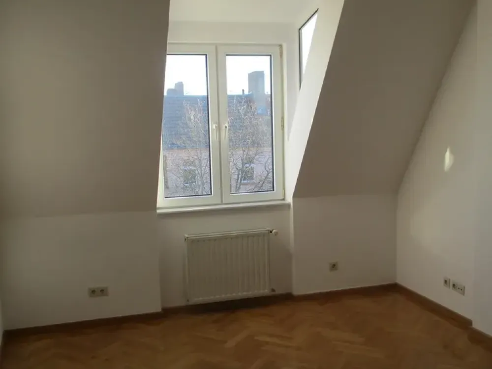 Wunderschöne 4-Raum Dachgeschoß-Altbauwohnung im beliebten Friedrichshain