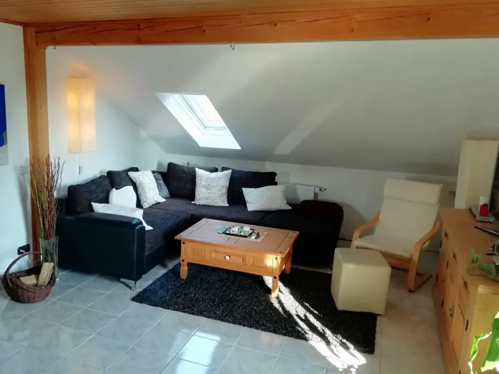 Wunderschöne, offene und helle 3-Zimmer-Dachgeschosswohnung in Hohenbrunn-Wächterhof