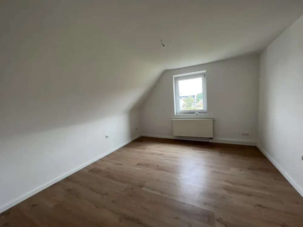 DG - 2023 renoviert - 2-Zimmer-Wohnung nahe Villa Berg