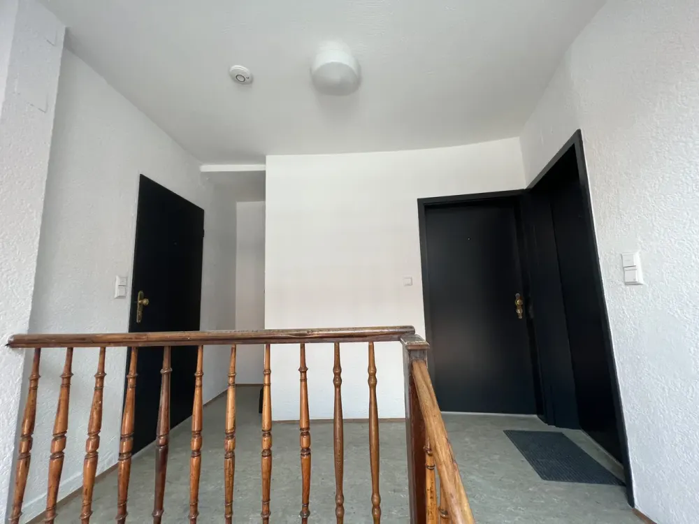 DG - 2023 renoviert - 2-Zimmer-Wohnung nahe Villa Berg