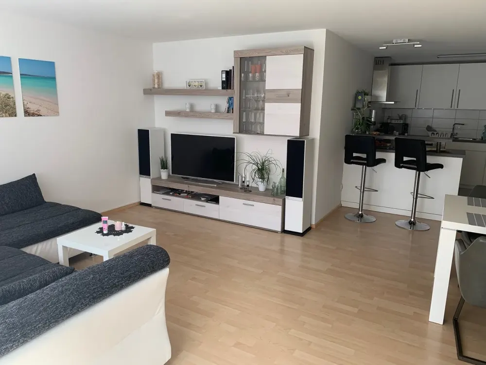 Helle, moderne Neubauwohnung mit großem Balkon, Citylage, direkte S_ Bahn- Nähe