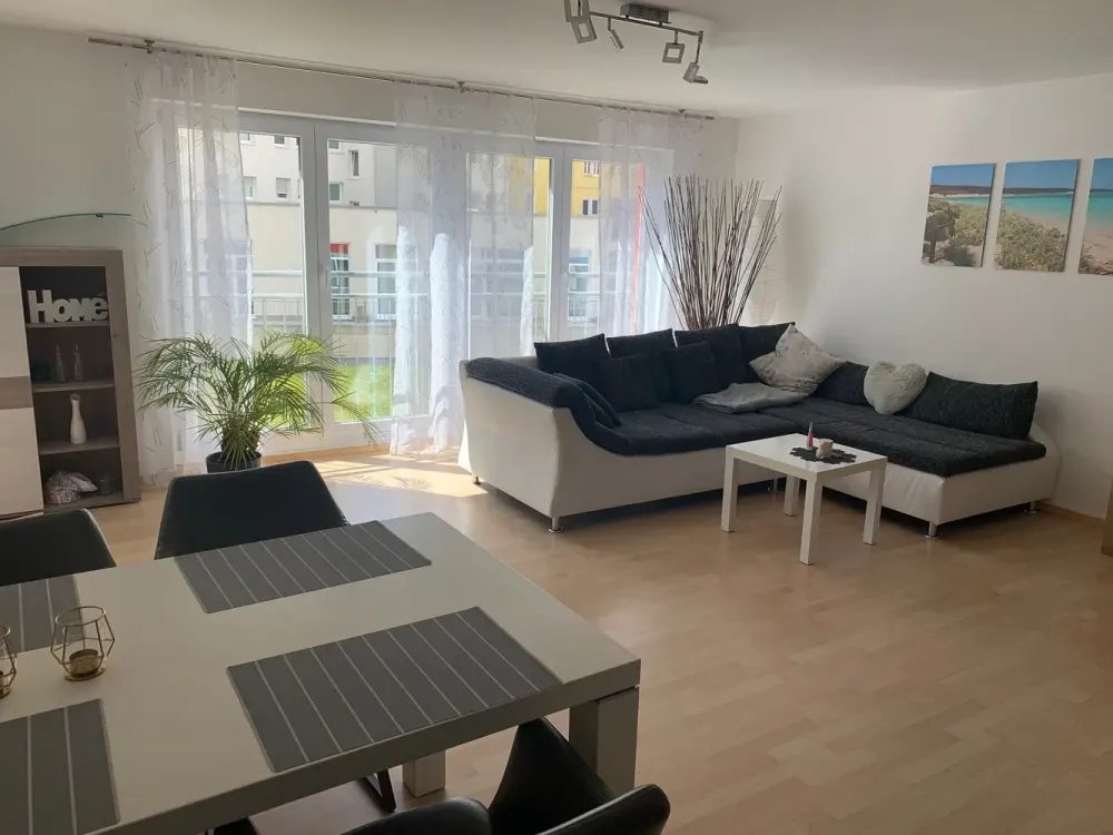 Helle, moderne Neubauwohnung mit großem Balkon, Citylage, direkte S_ Bahn- Nähe