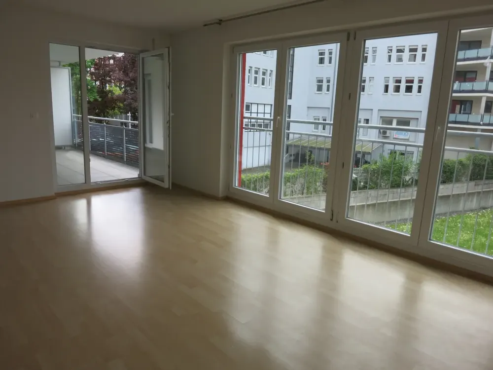 Helle, moderne Neubauwohnung mit großem Balkon, Citylage, direkte S_ Bahn- Nähe