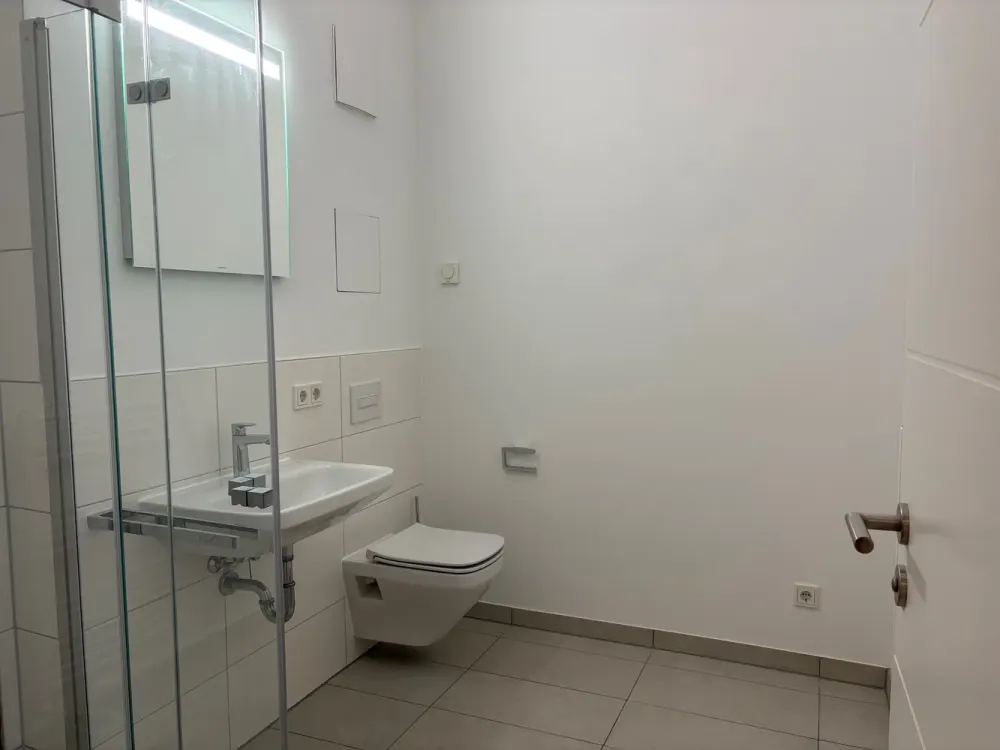 * moderne WG-geeignete 2-Raumwohnung in saniertem Altbau*