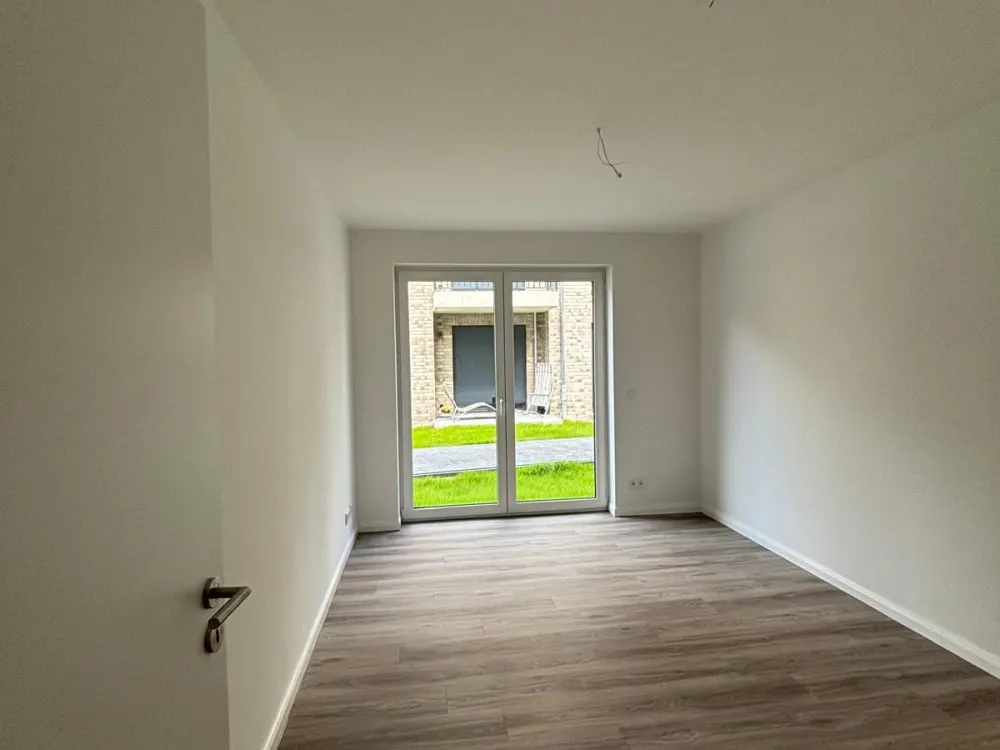 Neubau: Exklusive 4-Zi.-Terrassen-Whg. (ca 105 m²) mit Stellplatz