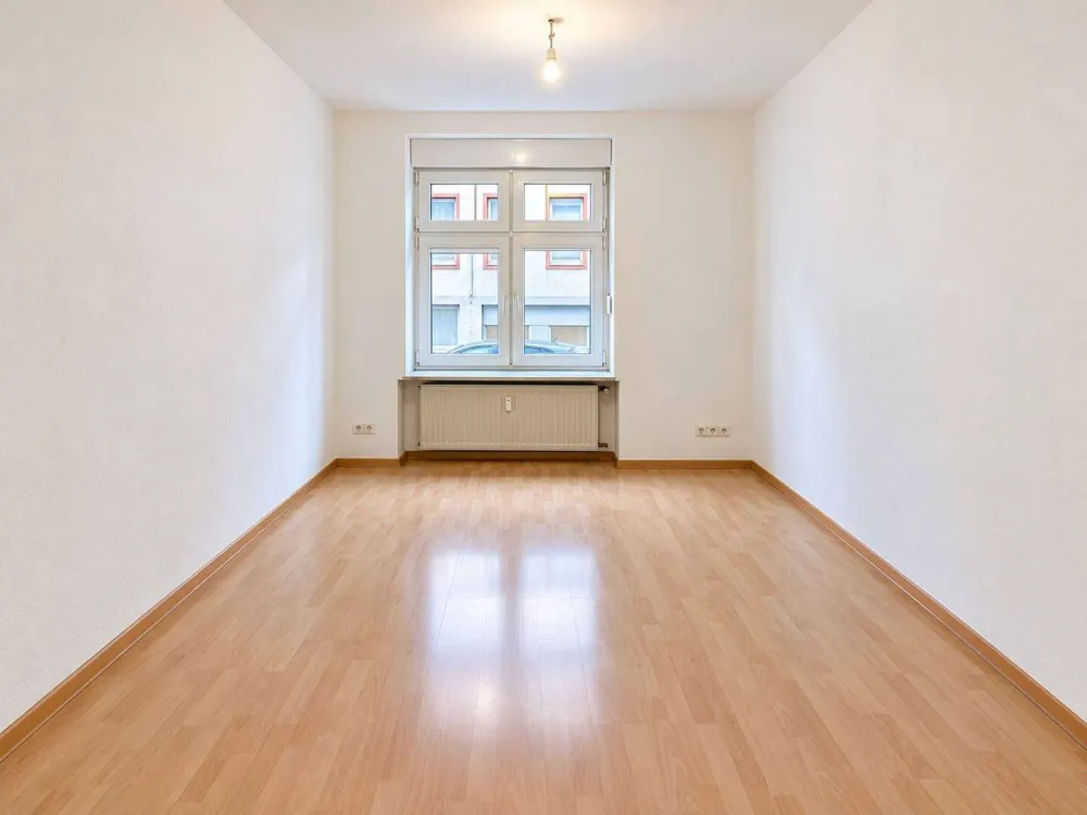 Central 2-Room Apartment with Terrace & Garden - Near University & Old Town