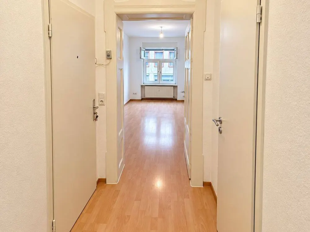Central 2-Room Apartment with Terrace & Garden - Near University & Old Town