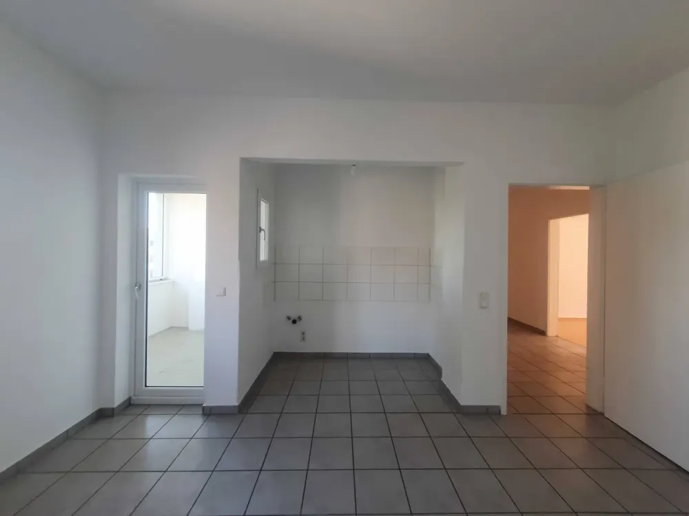 Modernisierte 3-Zimmer-Wohnung mit Wintergarten und Wannenbad in Köln-Mülheim