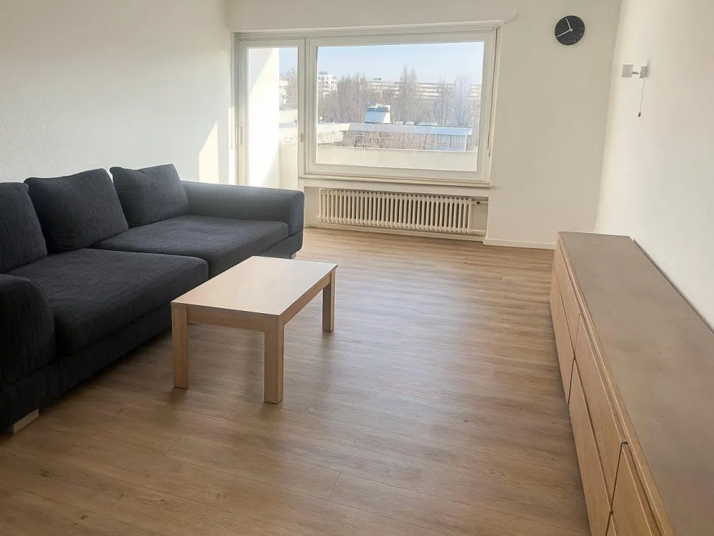 #Helle 2-Zimmer-Wohnung mit 2 Balkonen in St. Johann ab September