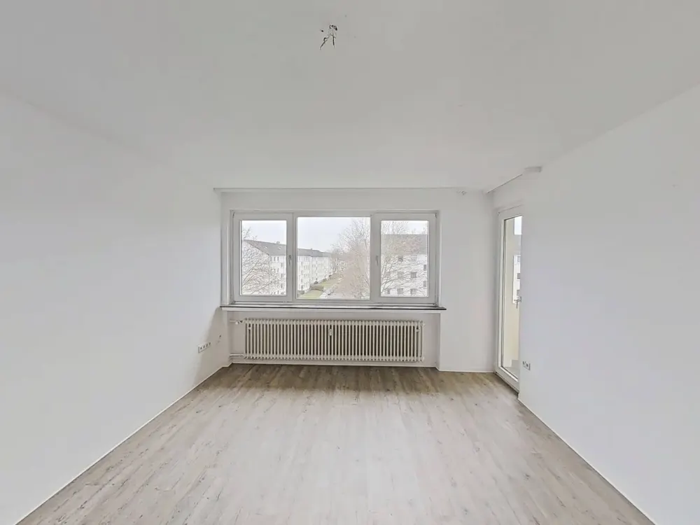 **Große 4-Zimmer-Wohnung mit BALKON und viel Platz für jedes Familienmitglied**