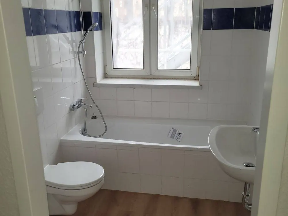 Schönefeld - neu saniertes Singleapartment mit FBH, offener Küche und Tageslichtbad mit Wanne