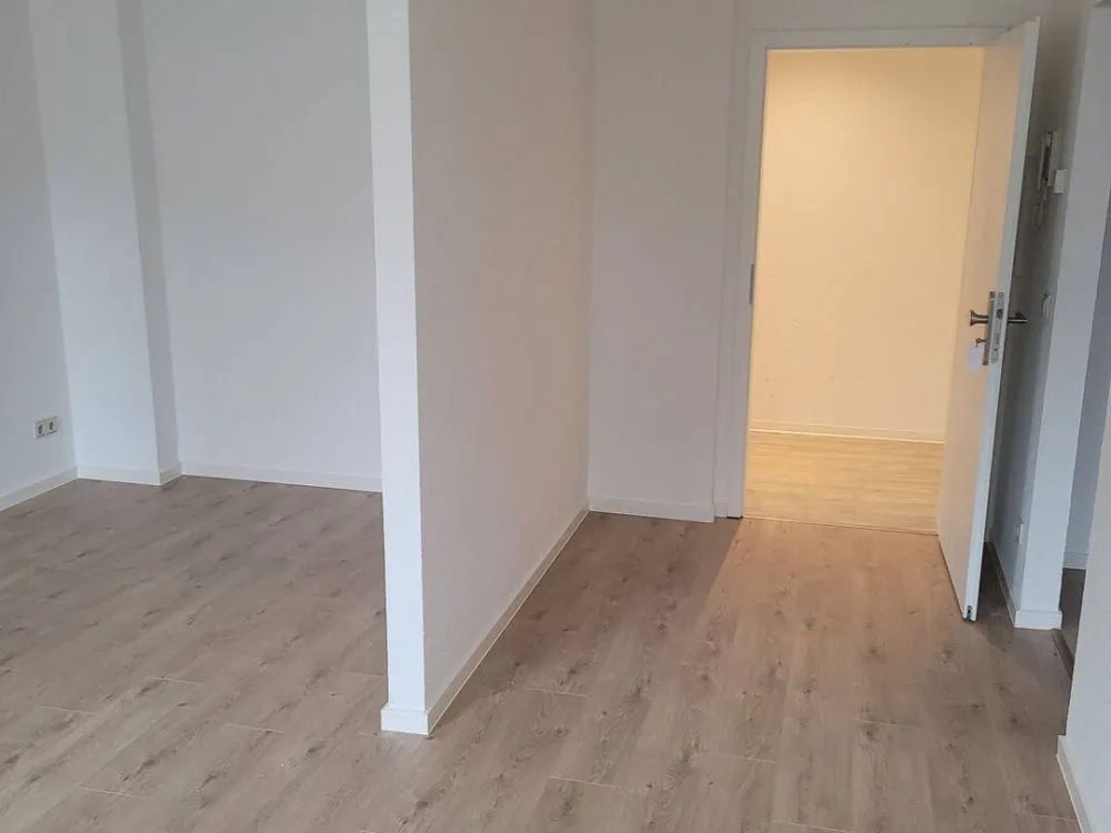 Schönefeld - neu saniertes Singleapartment mit FBH, offener Küche und Tageslichtbad mit Wanne