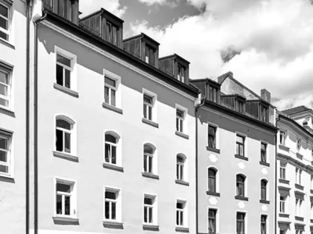 komplett sanierte Parterre Wohnung mit Balkon zum Innenhof ab 15.11.2026