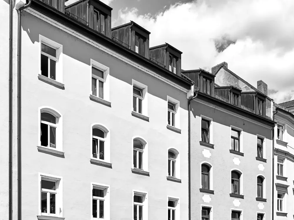 komplett sanierte Parterre Wohnung mit Balkon zum Innenhof ab 15.11.2026