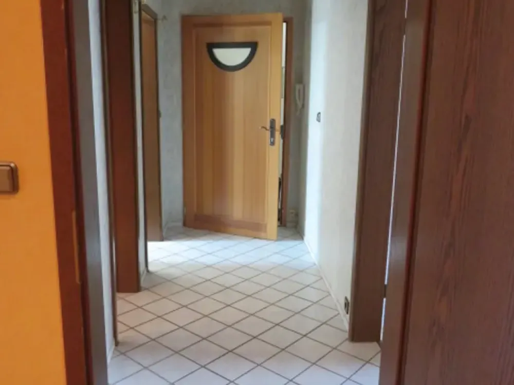 2 ZIMMER WOHNUNG STADT MITTE MIT BADEWANNE