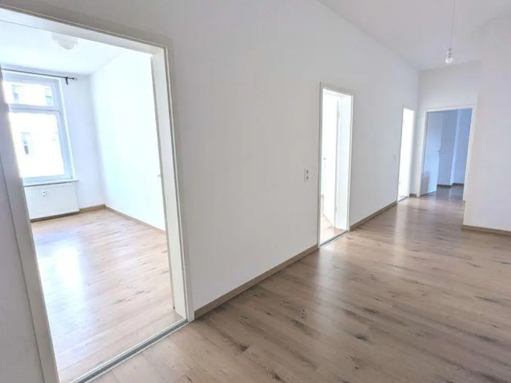 +++GROßE 3-R. WHG. +TAGESLICHTBAD m. WANNE+++GROßZÜGIGE RÄUME + BALKON+++