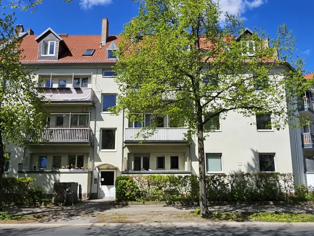 charmante möbilierte 2,5-Zimmer Wohnung mit Balkon
