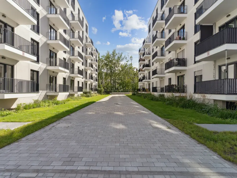 First-Class Living: Bright 2-Room Apartment with Built-In Kitchen and Balcony