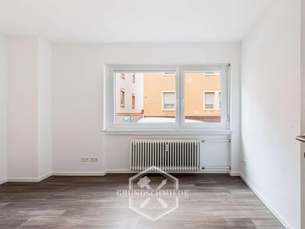 Erstbezug nach Renovierung: 4 Zimmer, neue EBK und Terrasse