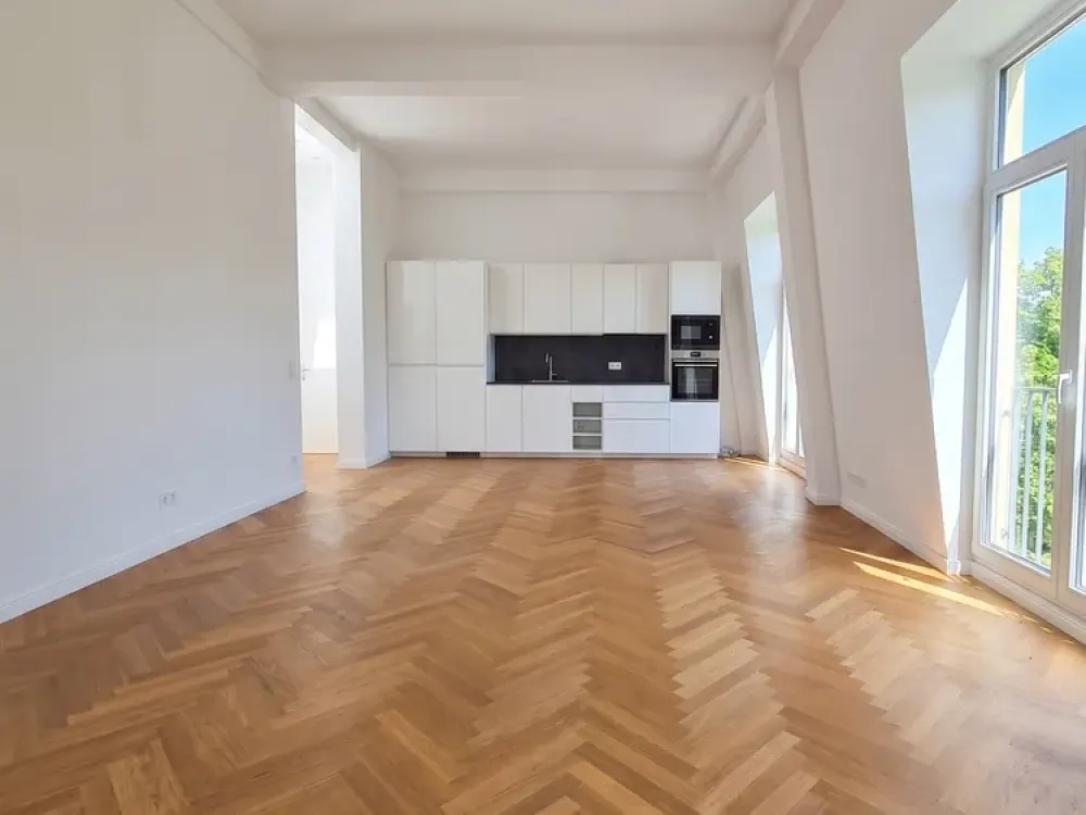 Lichtdurchflutetes Dachflair trifft Effizienz: Ihr modernes Zuhause mit Wärmepumpe in Berlin