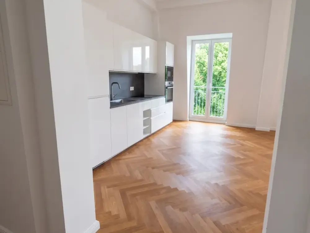 Lichtdurchflutetes Dachflair trifft Effizienz: Ihr modernes Zuhause mit Wärmepumpe in Berlin