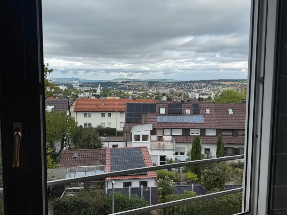 Großzügige 3,5 Zimmer Wohnung mit Aussicht und Balkon Neue Küche