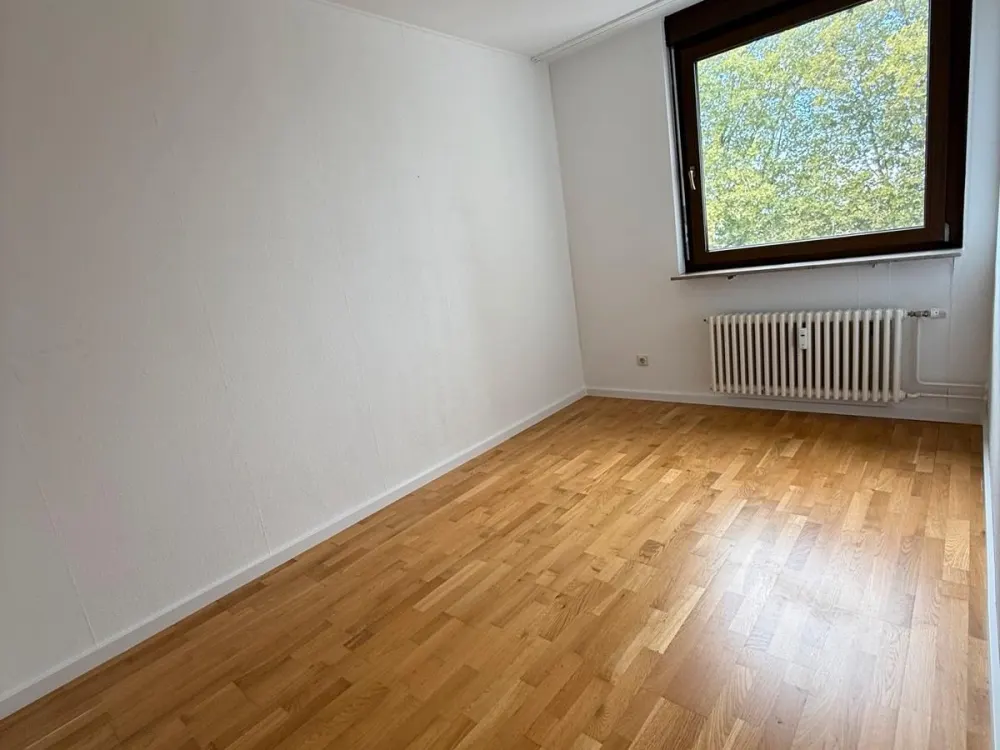 Großzügige 3,5 Zimmer Wohnung mit Aussicht und Balkon Neue Küche