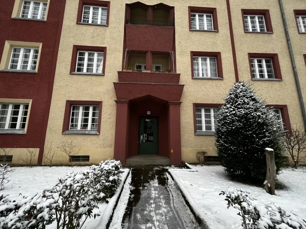 Helle Galeriewohnung nahe Schloßstraße