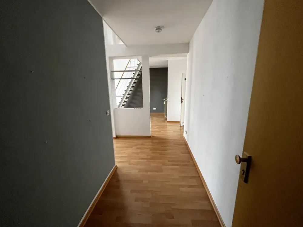 Helle Galeriewohnung nahe Schloßstraße