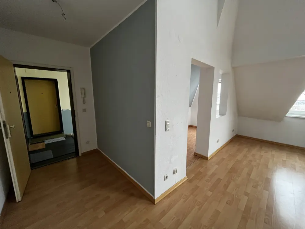 Helle Galeriewohnung nahe Schloßstraße