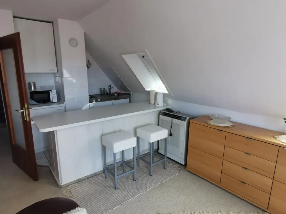 Charmante möblierte 1,5-Zi-Wohnung mit 33,5 qm im 2.OG in HH-Stellingen zu vermieten