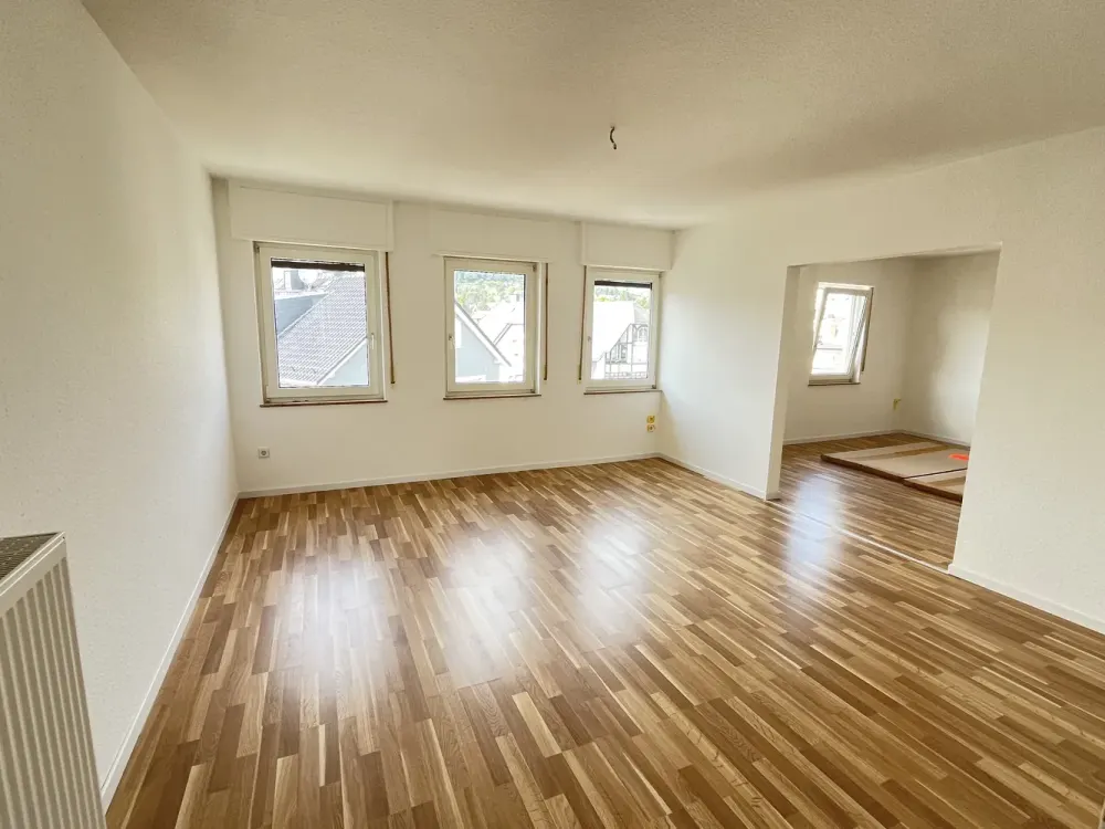 Frisch renovierte 3-Zimmer-Wohnung mit Wohnküche zentral im Stadtzentrum in Hofheim am Taunus