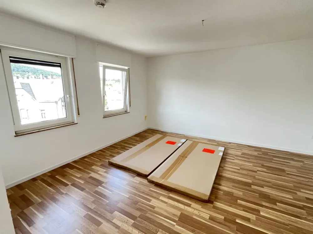 Frisch renovierte 3-Zimmer-Wohnung mit Wohnküche zentral im Stadtzentrum in Hofheim am Taunus