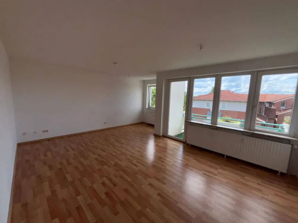 Helle 3-Zimmer-Dachgeschosswohnung mit Balkonblick in Hannover