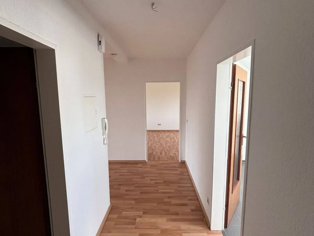 Helle 3-Zimmer-Dachgeschosswohnung mit Balkonblick in Hannover