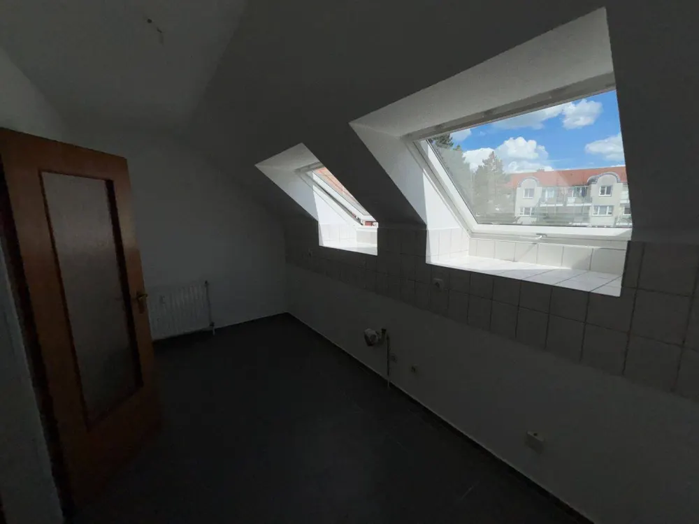 Helle 3-Zimmer-Dachgeschosswohnung mit Balkonblick in Hannover