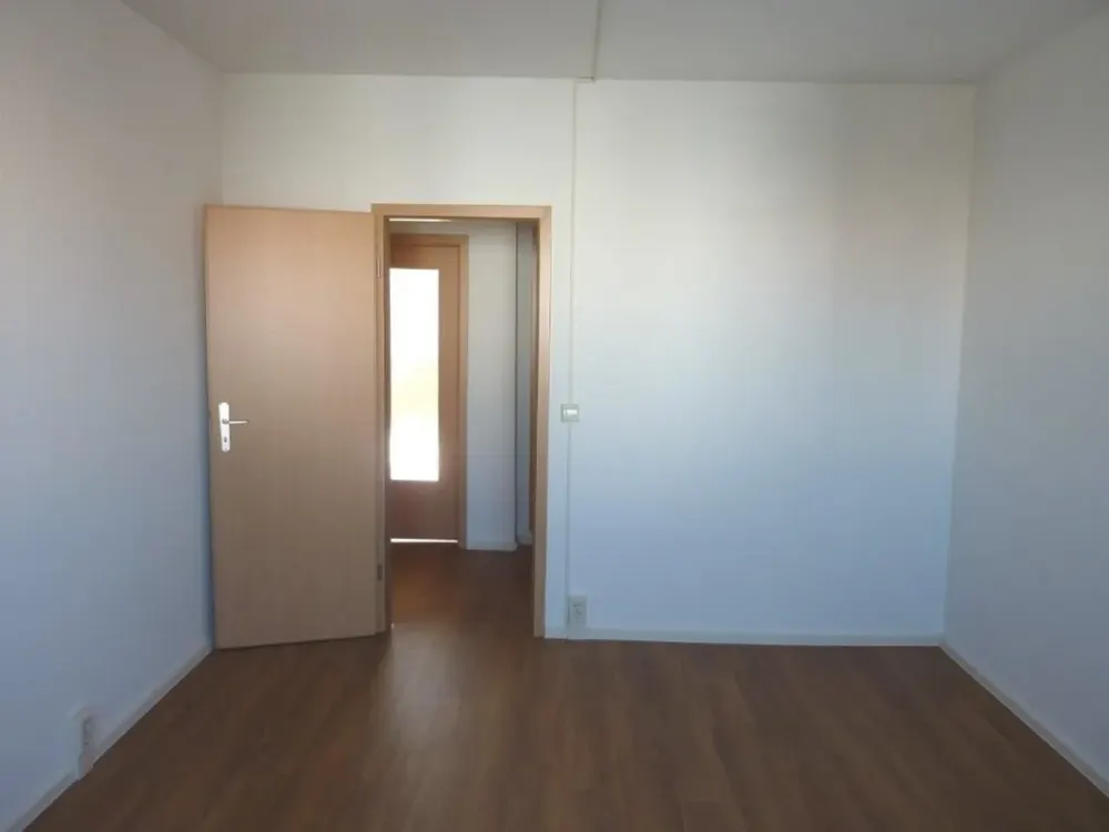 2-room apartment with balcony near the lake