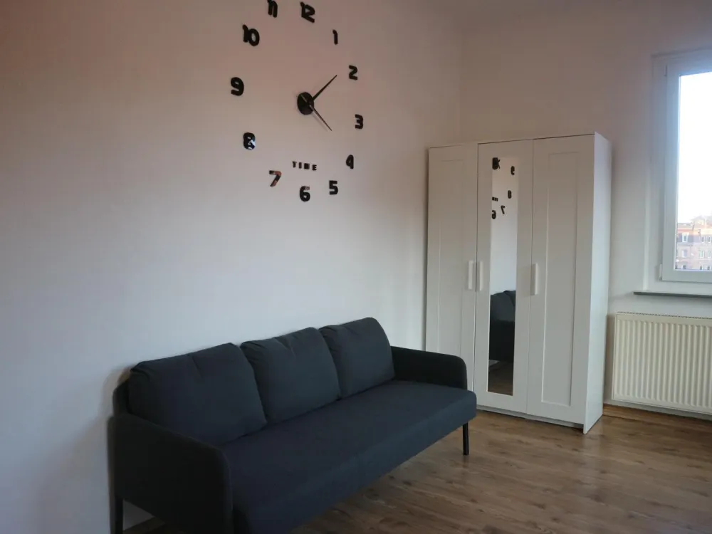 Helles, voll möbliertes 19 m² Zimmer in gepflegter WG